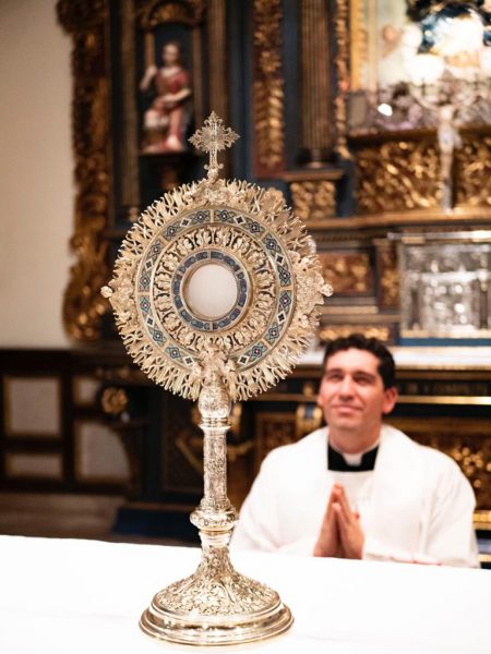 vela al Santísimo oración de contemplación, padre nuestro 