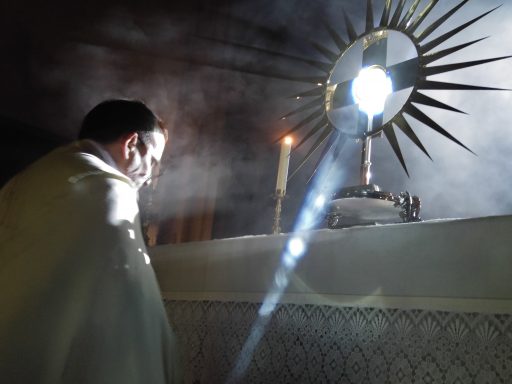 PRIMERA COMUNIÓN Jesús y Sacerdotes