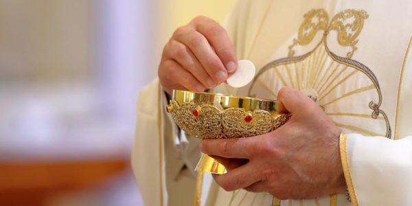 LO MÁS PEQUEÑO ES LO MÁS GRANDE: LA EUCARISTÍA
